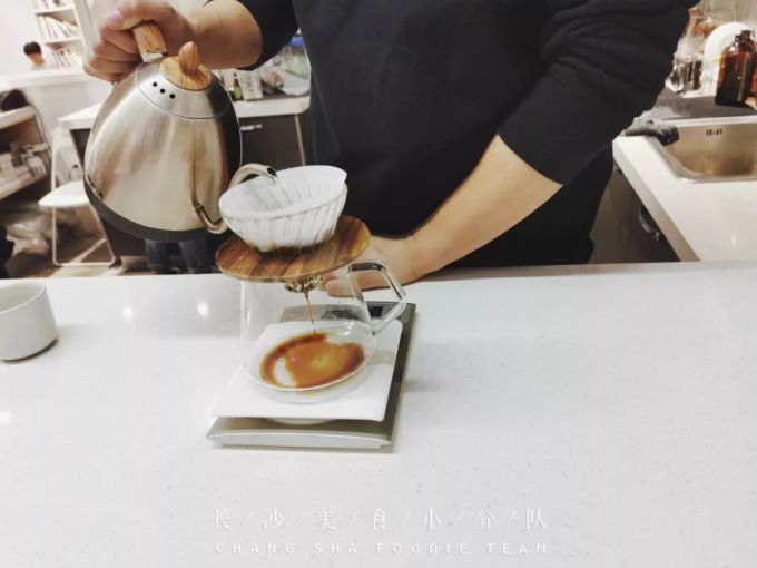 浏城桥下早晨8点就营业的咖啡馆,有对咖啡小白友好的细节之美