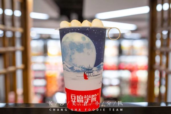 黑色经典又又又搞新花样!首创臭豆腐汉堡,吃完后直呼...真香!
