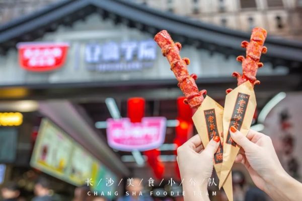 黑色经典又又又搞新花样!首创臭豆腐汉堡,吃完后直呼...真香!