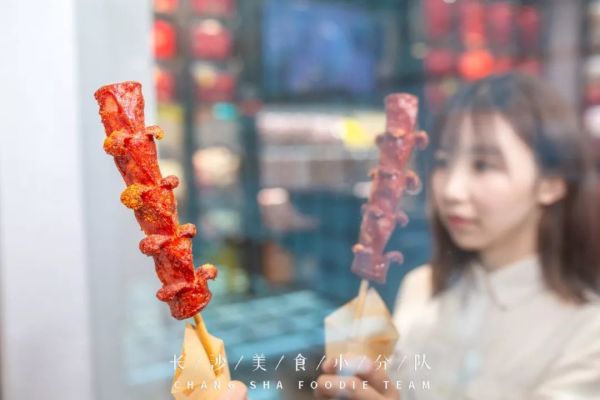 黑色经典又又又搞新花样!首创臭豆腐汉堡,吃完后直呼...真香!