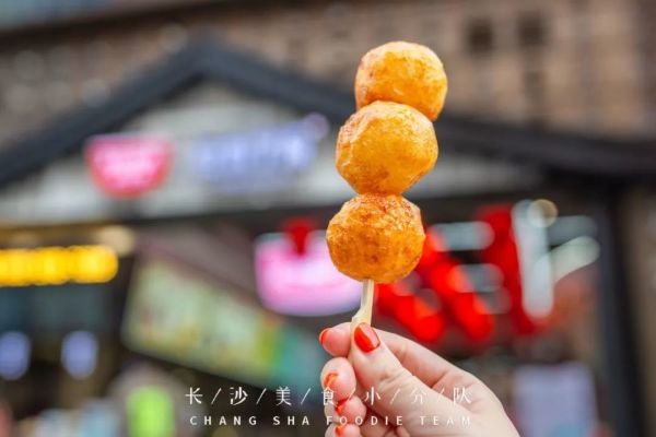 黑色经典又又又搞新花样!首创臭豆腐汉堡,吃完后直呼...真香!