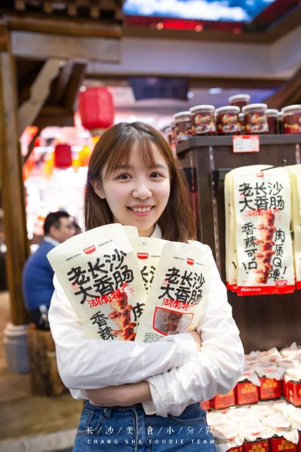 黑色经典又又又搞新花样!首创臭豆腐汉堡,吃完后直呼...真香!