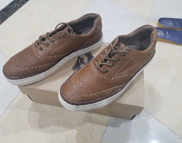 入手暇步士Hush Puppies皮质船鞋/板鞋