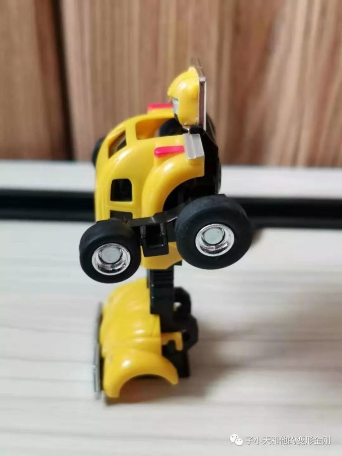 【评玩具】子小天:G1(复刻)大黄蜂开箱测评!
