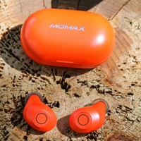 配上我的iPhone，MOMAX真无线耳机，青春时尚珊瑚红
