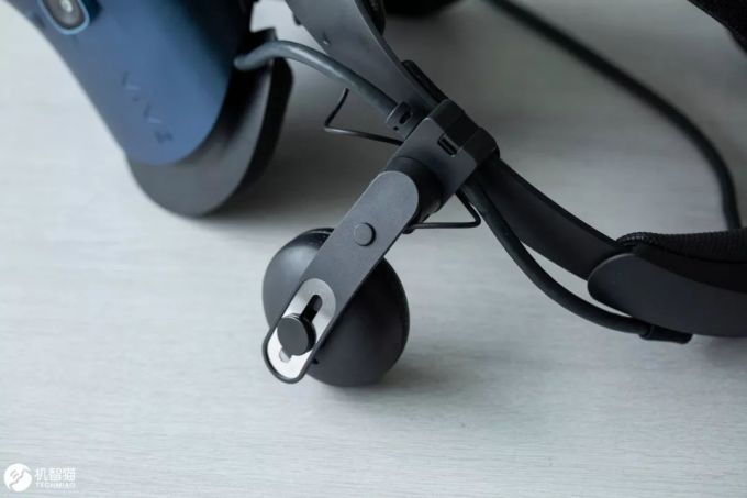 HTC VIVE Cosmos体验:门槛低了,效果好了