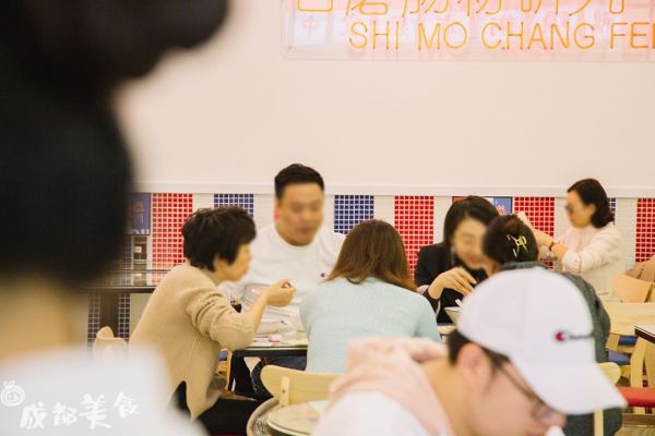 老广东早起排队的早茶店,终于开到成都了!