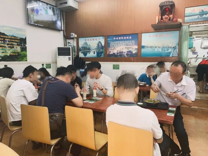 一家小店全城送,半个广西搬回家?