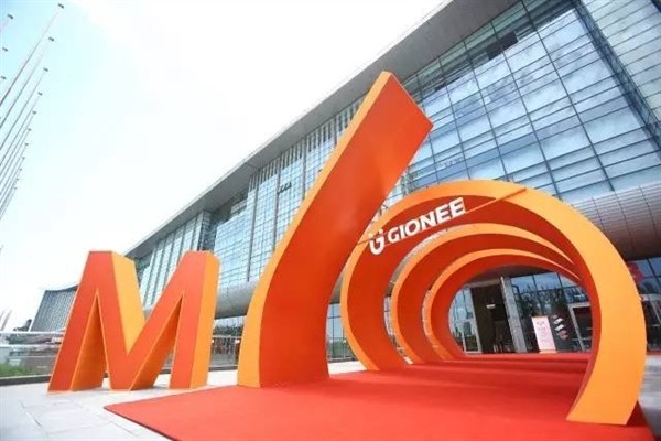 GIONEE 金立推出“经典”翻盖手机A326，在智能机盛行的时代不忘初心