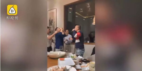 “对不起,我不和广东人一起吃饭,酒都不会喝”