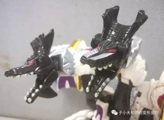 【评玩具】子小天:粑粑总测评《变形金刚 TF2000十变惊破天 脑补出天际的变形》
