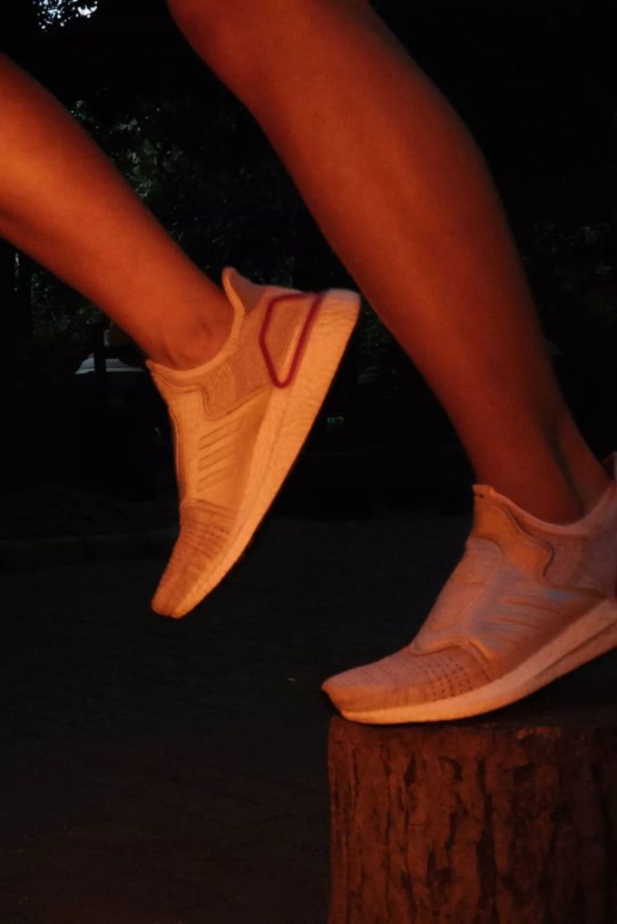 潮闻快食 | adidas Originals的极寒生存室长什么样?ROARINGWILD与JONY J推出限定系列