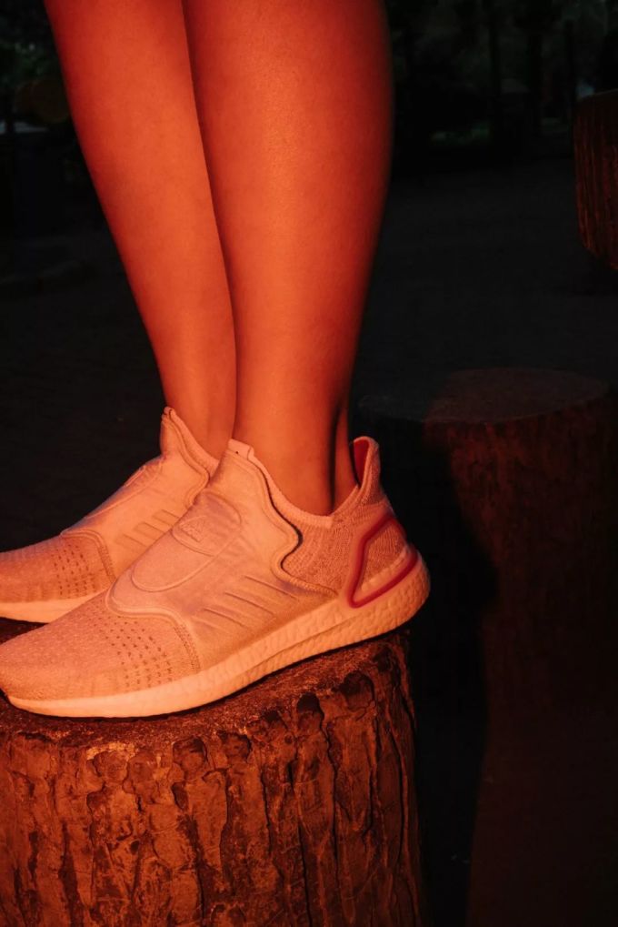 潮闻快食 | adidas Originals的极寒生存室长什么样?ROARINGWILD与JONY J推出限定系列