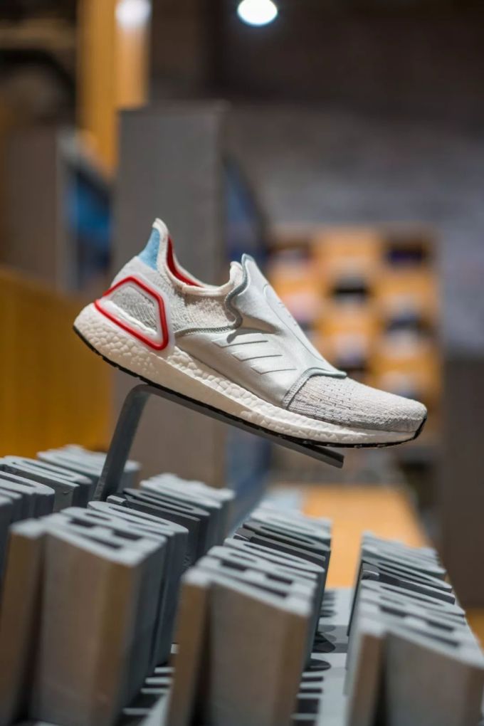潮闻快食 | adidas Originals的极寒生存室长什么样?ROARINGWILD与JONY J推出限定系列