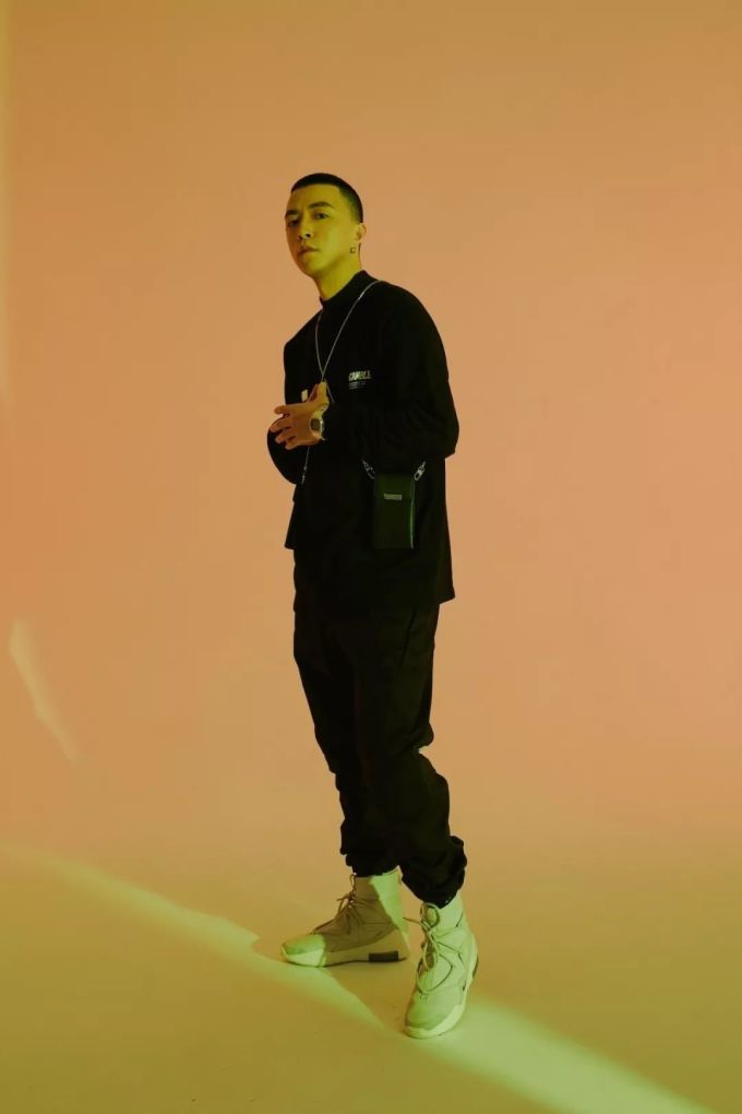 潮闻快食 | adidas Originals的极寒生存室长什么样?ROARINGWILD与JONY J推出限定系列