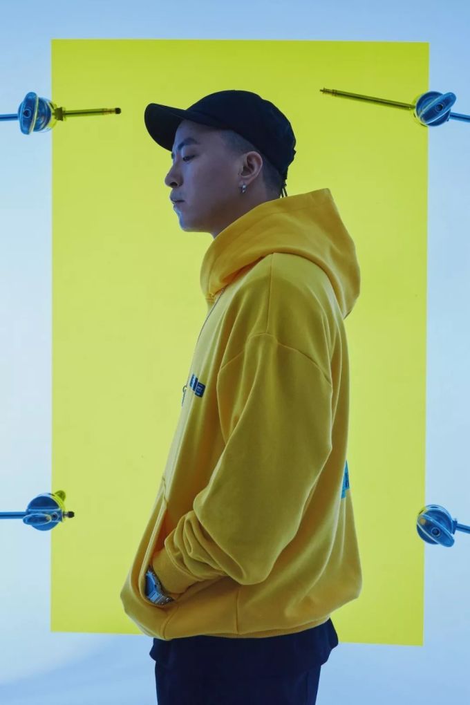 潮闻快食 | adidas Originals的极寒生存室长什么样?ROARINGWILD与JONY J推出限定系列