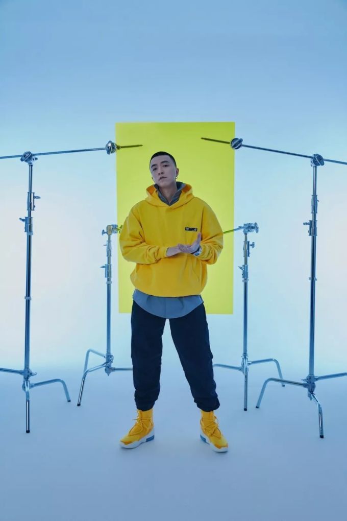 潮闻快食 | adidas Originals的极寒生存室长什么样?ROARINGWILD与JONY J推出限定系列