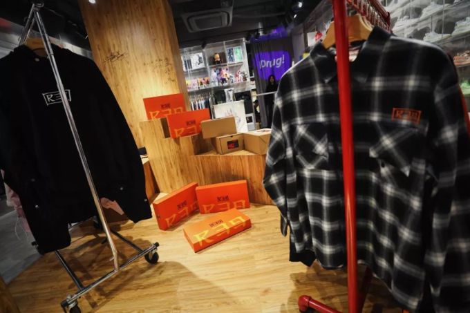 潮闻快食 | adidas Originals的极寒生存室长什么样?ROARINGWILD与JONY J推出限定系列