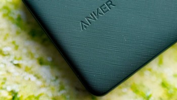 充电更快，还和新iPhone更配！Anker 暗夜绿移动电源和数据线体验