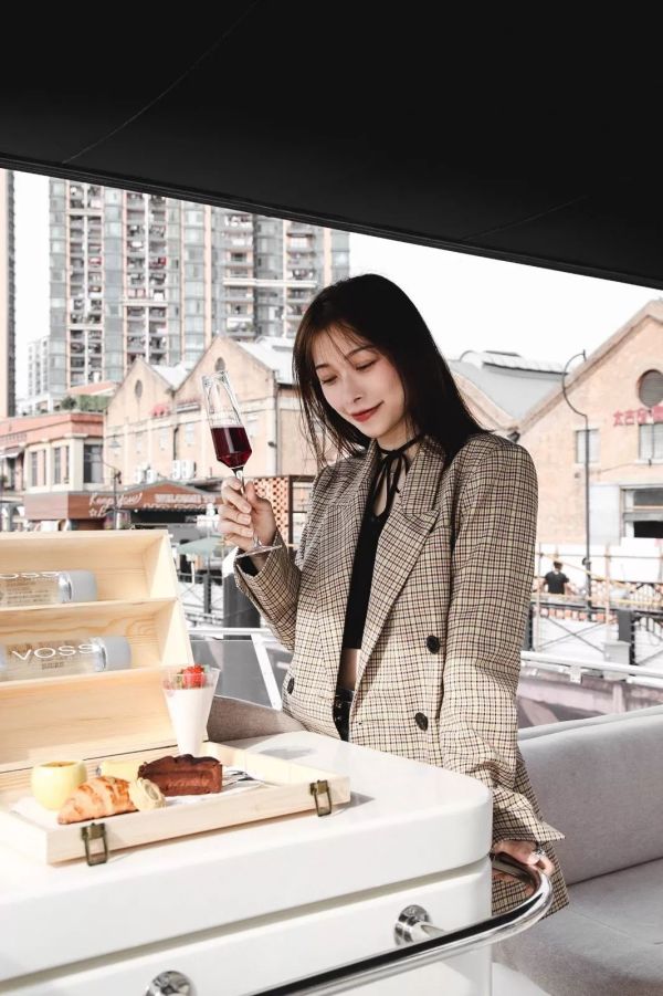 微信图片_20191105164930.jpg 别人去太古仓看日落,我却在游艇上做了件特别的事