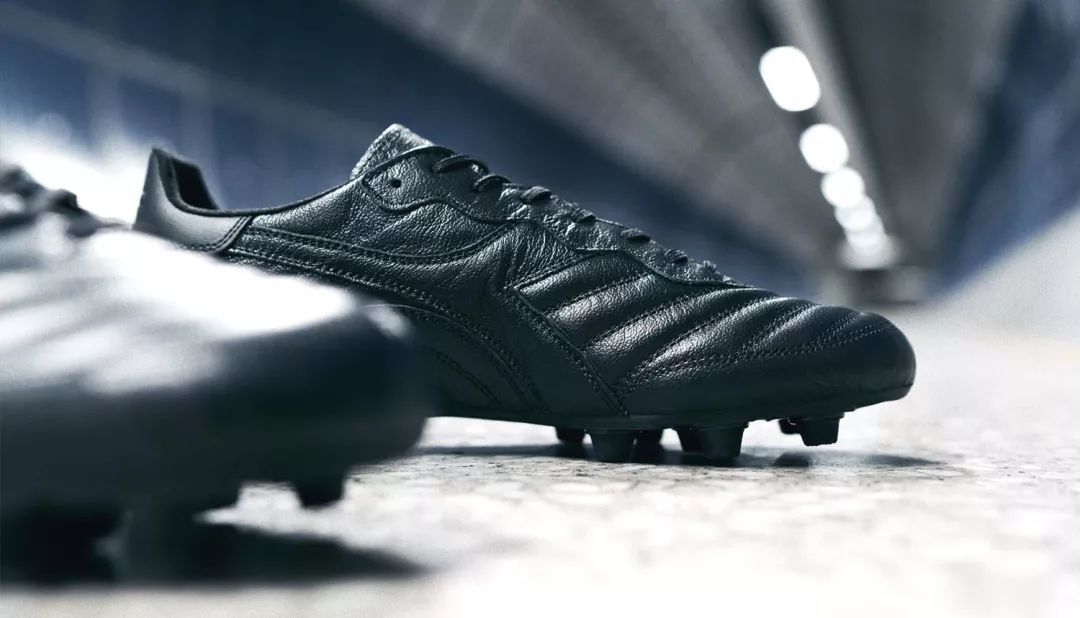 Diadora推出全黑配色Brasil “Made In Italy”足球鞋