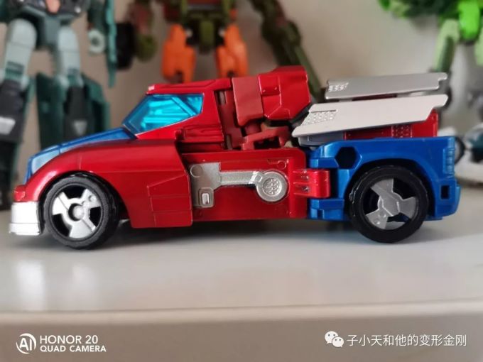 【评玩具】子小天:SPK测评《变形金刚 (日版)30周年的奥利安·派克斯 大哥的前世》