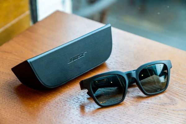 戴着 Bose Frames 智能音频眼镜时,能否“耳聪”且“目明”?