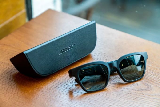 戴着 Bose Frames 智能音频眼镜时,能否“耳聪”且“目明”?