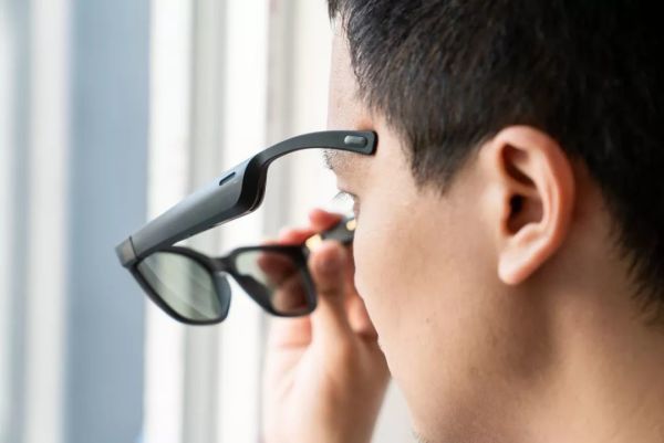 戴着 Bose Frames 智能音频眼镜时,能否“耳聪”且“目明”?