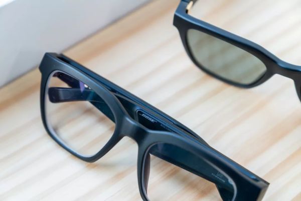 戴着 Bose Frames 智能音频眼镜时,能否“耳聪”且“目明”?