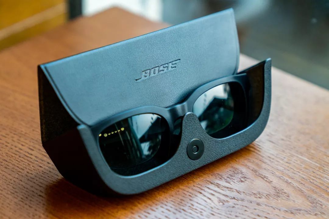 戴着 Bose Frames 智能音频眼镜时，能否“耳聪”且“目明”？