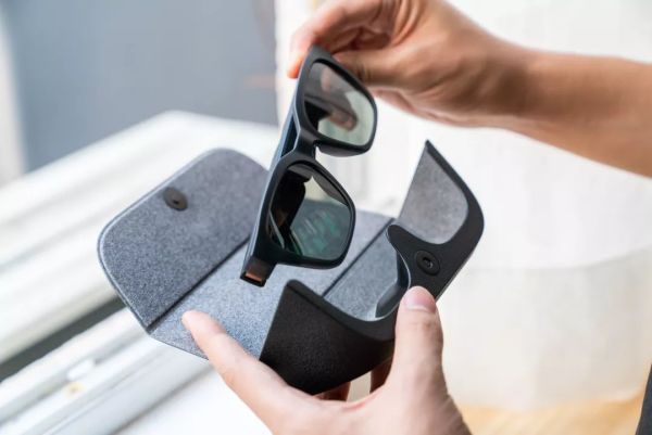 戴着 Bose Frames 智能音频眼镜时,能否“耳聪”且“目明”?