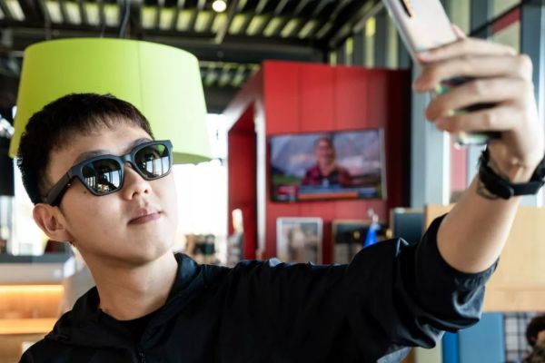戴着 Bose Frames 智能音频眼镜时,能否“耳聪”且“目明”?