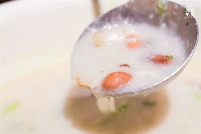 被公园前街坊吹爆的爽身鲩,一鱼五食,有人为它专门打飞的!