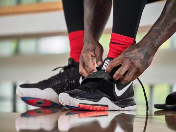 潮闻快食 | Nike KYRIE 6 正式发布!AAPE 正式发布 2019 冬季男女装系列