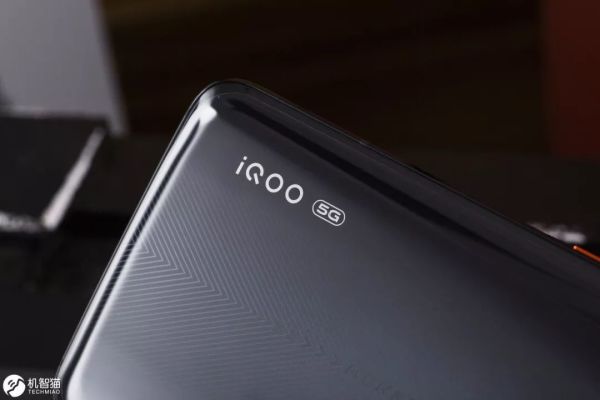 iQOO Pro 5G版蝙蝠侠礼盒图赏:Batman,80岁生日快乐~
