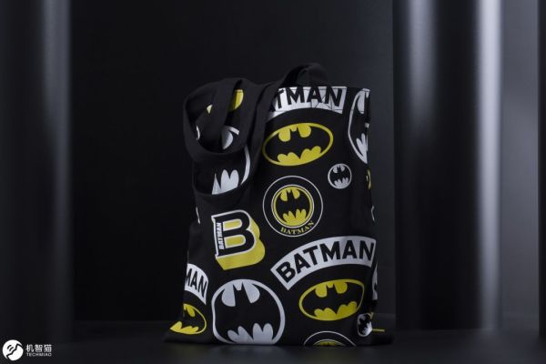 iQOO Pro 5G版蝙蝠侠礼盒图赏:Batman,80岁生日快乐~