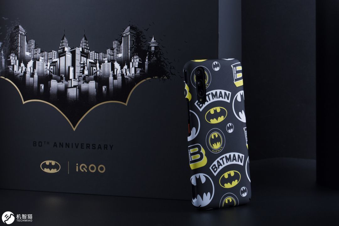 iQOO Pro 5G版蝙蝠侠礼盒图赏：Batman，80岁生日快乐~