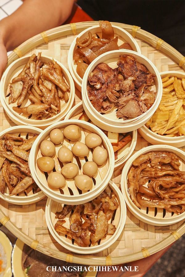 55.png 没人管管它吗?开业3折起,甜品免费吃,到店还送200元!
