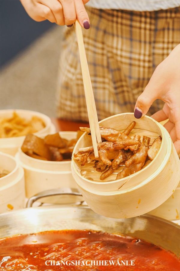 29.png 没人管管它吗?开业3折起,甜品免费吃,到店还送200元!