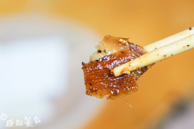 康二姐旁边的门卫室盆盆兔,花200元快递费也要吃