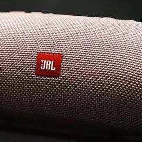 精品防水蓝牙音箱：JBL CHARGE4