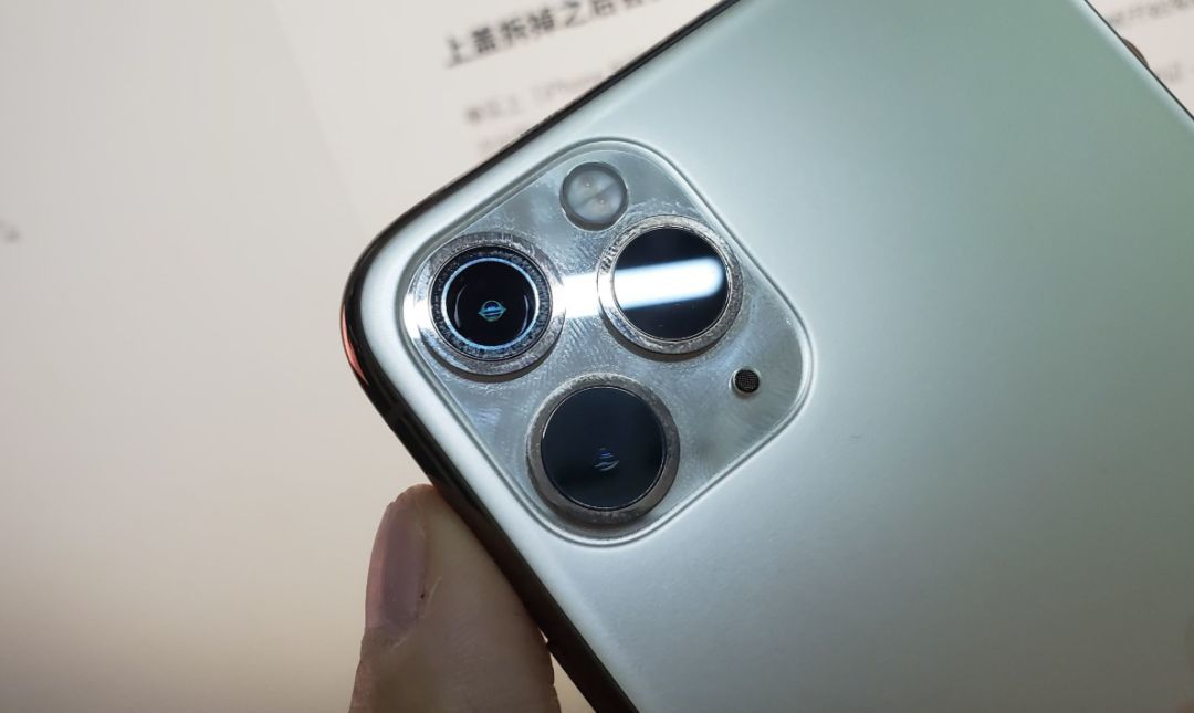 我们似乎解决了 iPhone 11 的鬼影问题，就是成本有点高……