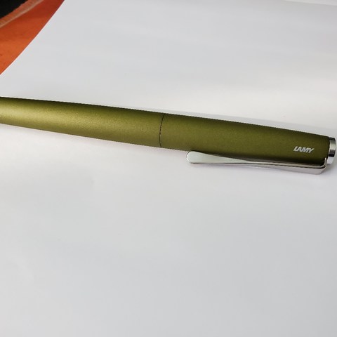 LAMY 凌美Studio 演绎2018限量版橄榄绿开箱顺便与永恒对比