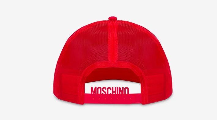 百威和Moschino联名卖衣服！请问是啤酒味吗？