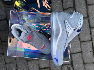 kt5水晶球限量版，2019最骚的国产鞋