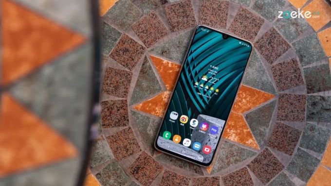三星Galaxy A90 5G玩了手“减法”,换来了更亲民的印象
