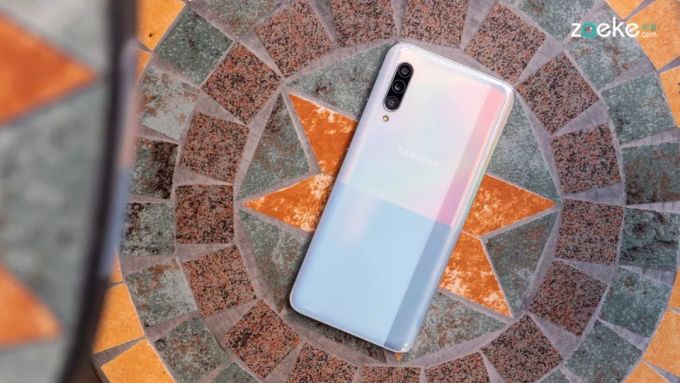三星Galaxy A90 5G玩了手“减法”,换来了更亲民的印象