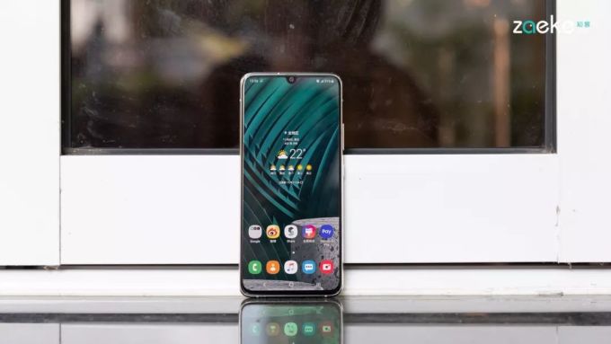 三星Galaxy A90 5G玩了手“减法”,换来了更亲民的印象