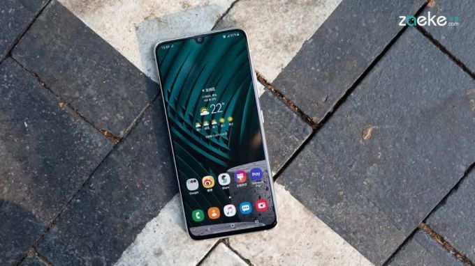 三星Galaxy A90 5G玩了手“减法”,换来了更亲民的印象